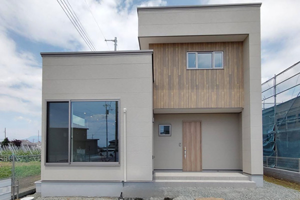 【笠懸町久宮／NEW平屋建売住宅】3LDK＋SS、デザインにこだわった落ち着く空間のLDK。２階は洋室２部屋のみ、主寝室を１階に設けた平屋暮らし可能なフレキシブル間取り♪ランドリーも◎建売住宅販売会開催